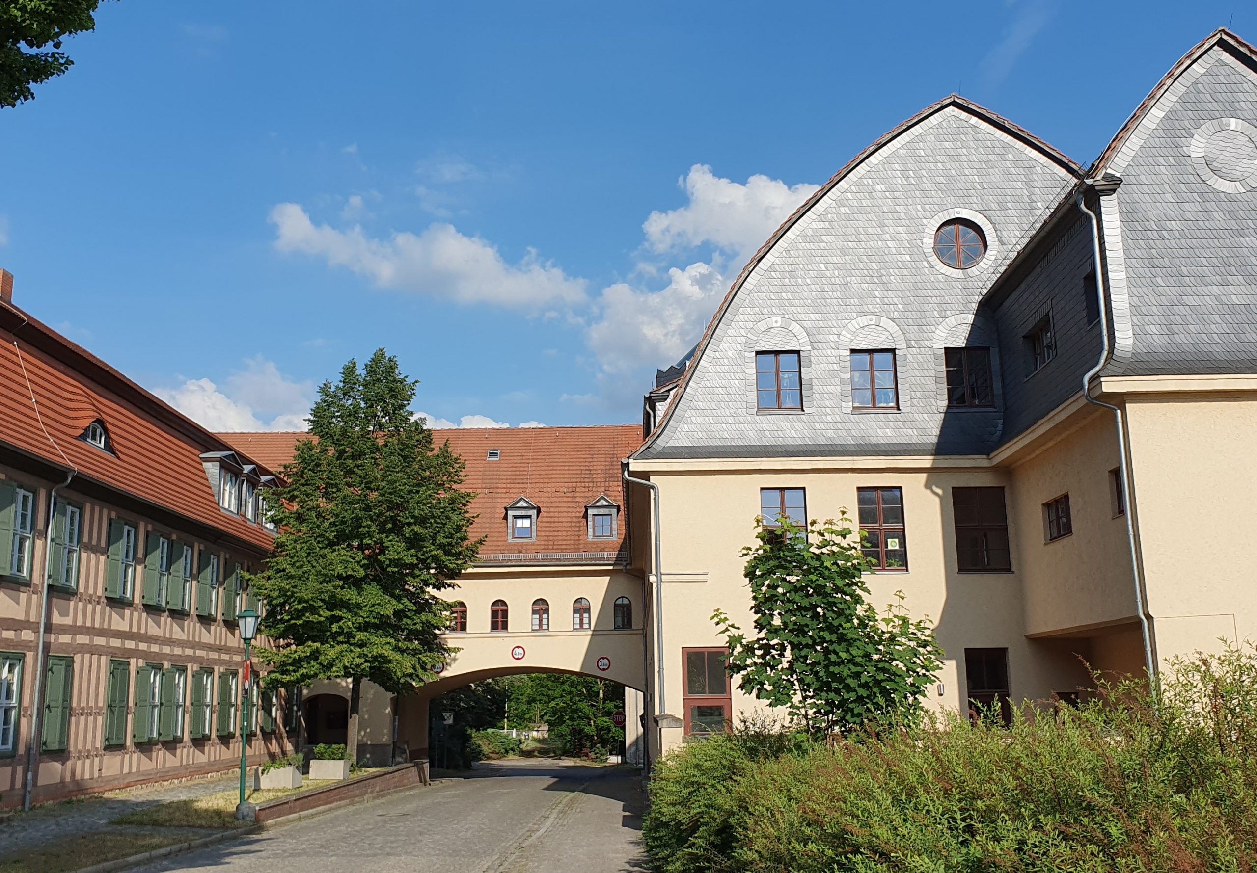 Messingwerksiedlung mit Torbogenhaus und Altem Hüttenamt